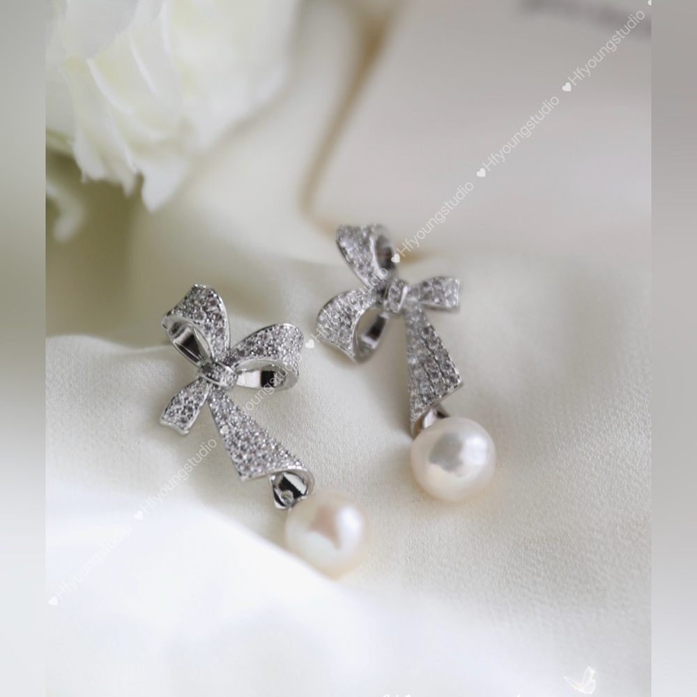 Bow Pearl Earrings